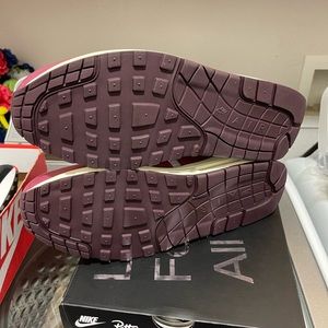 BNIB NIKE AIR MAX 1 PATTA METALLIC SILVER/ MAROON